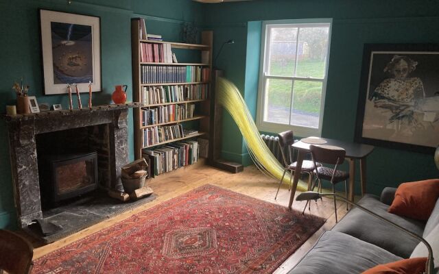Frizenham Farmhouse B&B