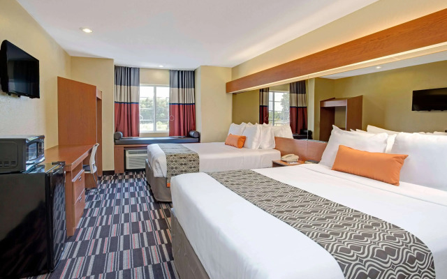 Microtel Inn & Suites by Wyndham Bushnell