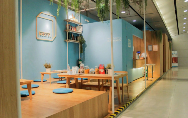 Boxtel at Suvarnabhumi Airport