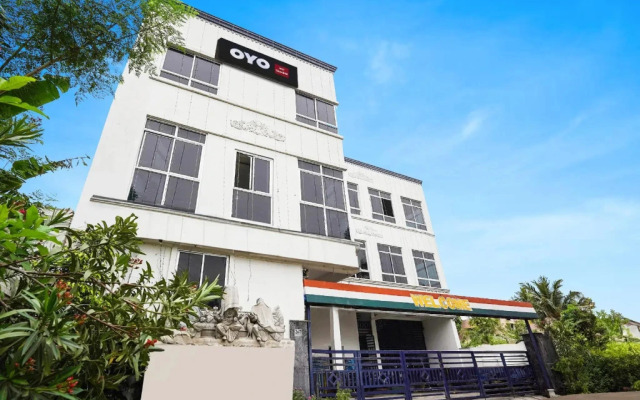 Vishnu Mahal by OYO Rooms
