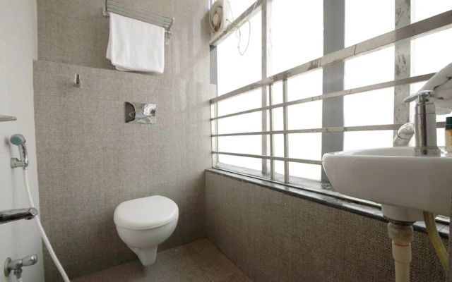 OYO 23358 Hotel Royal Inn