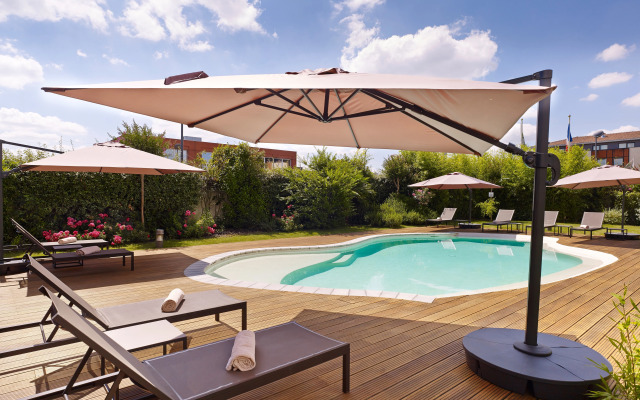 HOLIDAY INN EXP TOULOUSE ARPT by IHG