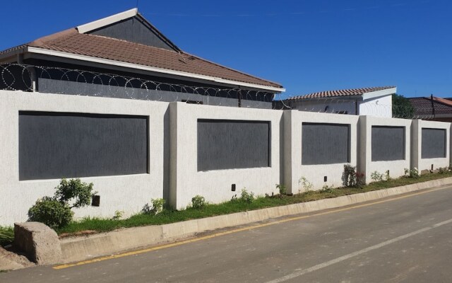 Thetsane Apartments