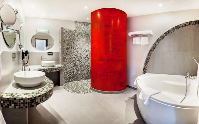 Château de la Falque, The Originals Relais