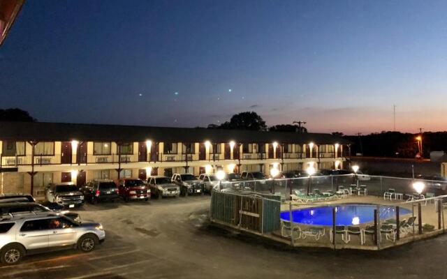 Inn At Mexia