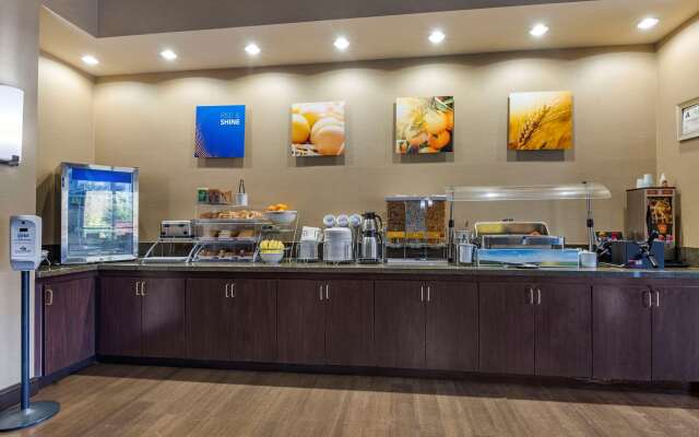 Comfort Suites Huntersville near Lake Norman