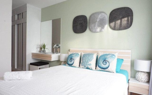 Coastal 1bed Infinity Pool Walk to Great Beach