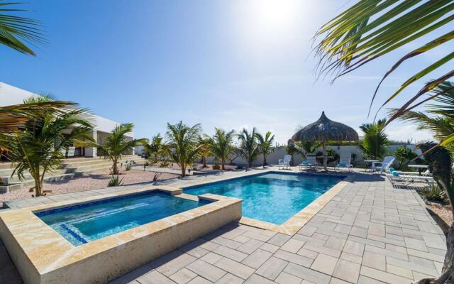 Beautiful 3br2 5BA Villa w Pool Close 2 Baby Beach