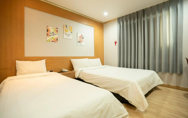 Royal International Hotel