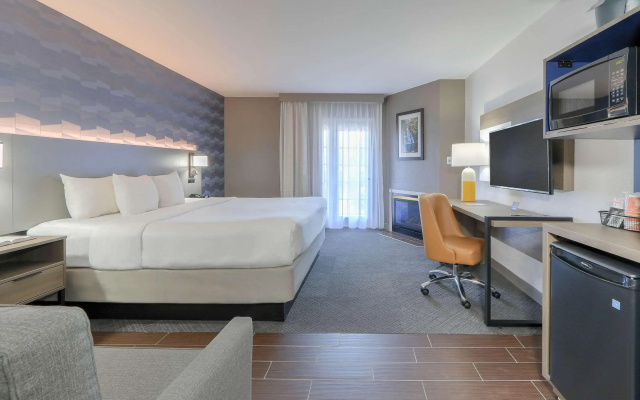Comfort Inn & Suites At Dollywood Lane