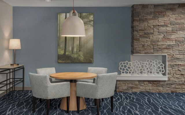 Fairfield Inn & Suites by Marriott Roanoke Hollins/I-81