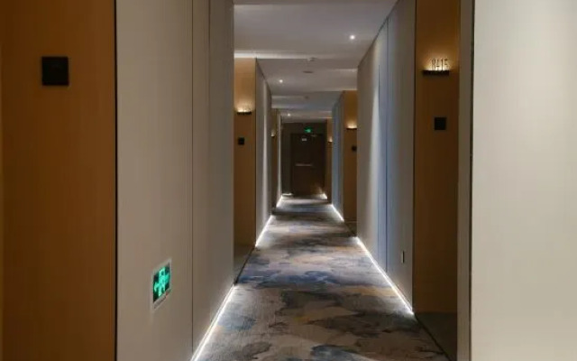 Starway Hotel (Xinyang Nanwan Lake Normal University Branch)