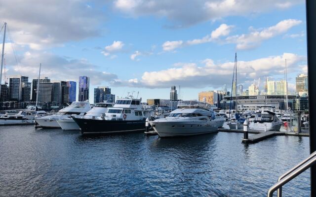 Melbourne CBD Victoria Harbour Short Stay Service Apartments