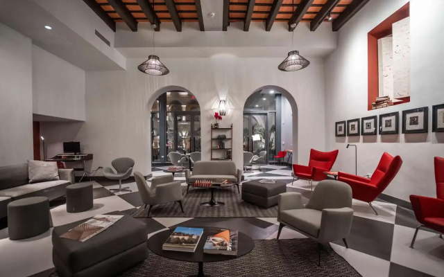 Palacio Provincial San Juan, Curio Collection by Hilton