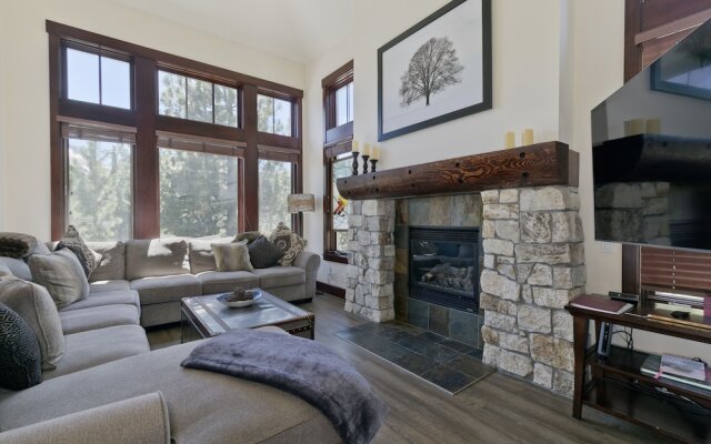 Juniper Crest #25 4 Bedroom Condo by RedAwning