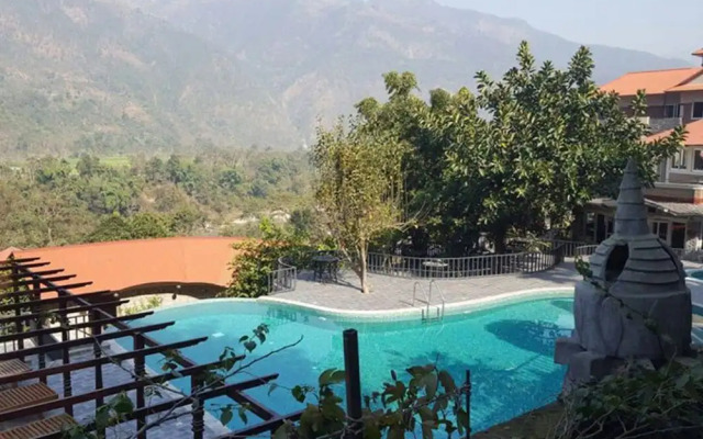 Serene Highway Resort