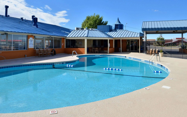 The Classic Desert Aire Hotel