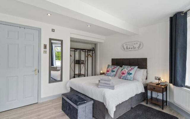 Stunning, Contemporary 1 Bedroom En-suite Annexe