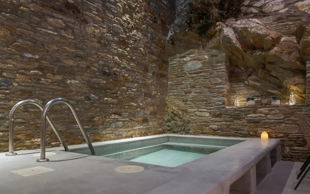 Porto Sereno Andros Suites