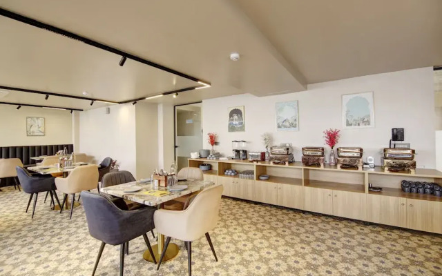 Saltstayz Premier - Near Golf Course Road & Sector 57