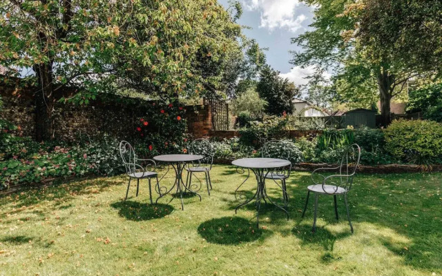 Montpellier House Centrally Located Large Garden - From 300 Per Night