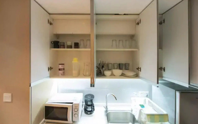 Acme City Apartment