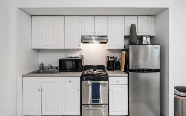 Beautiful Studio + Train | Theatre District | Evonify