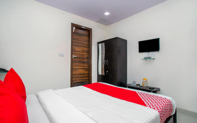 OYO 19934 Hotel Golden Arch