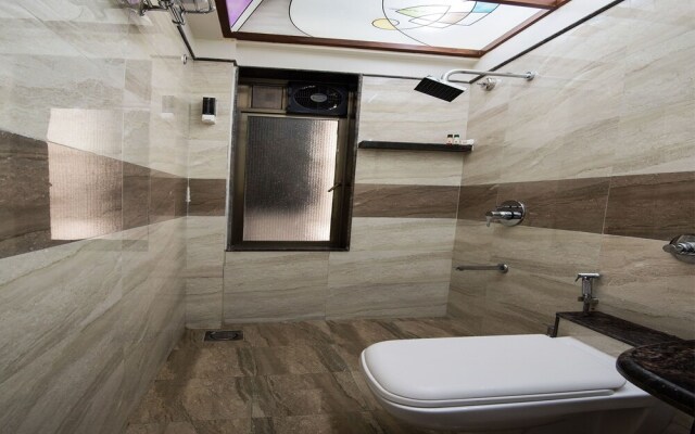 OYO 9721 Hotel SR Rooms