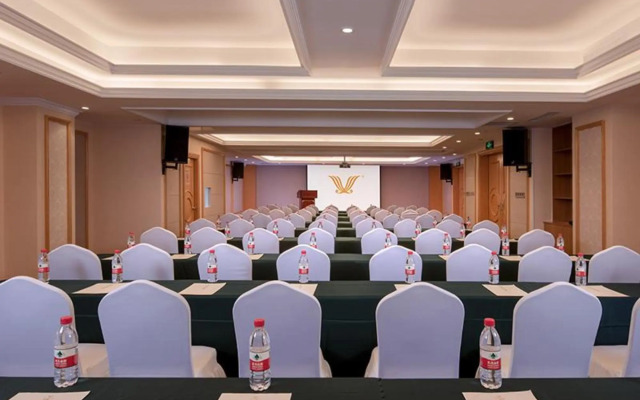 Vienna Hotel (Luoyang Wanda Plaza Wangcheng Park Branch)