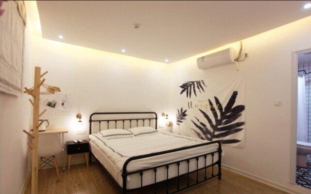 Love Flower Hostel