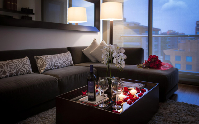 93 Luxury Suites & Residences
