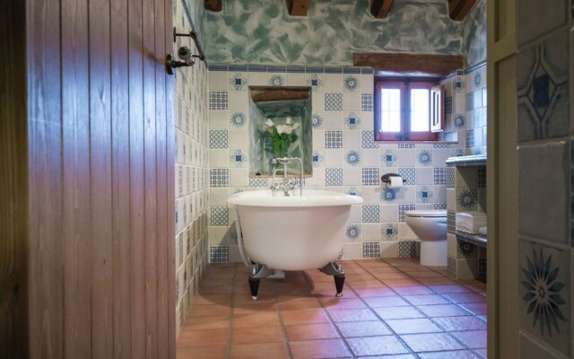 Grand Mansion in La Bisbal del Penedès With Sauna