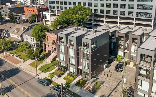 The Grove 6 by Avantstay Private Balcony