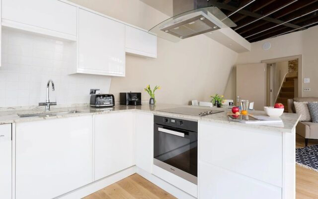Wells Mews