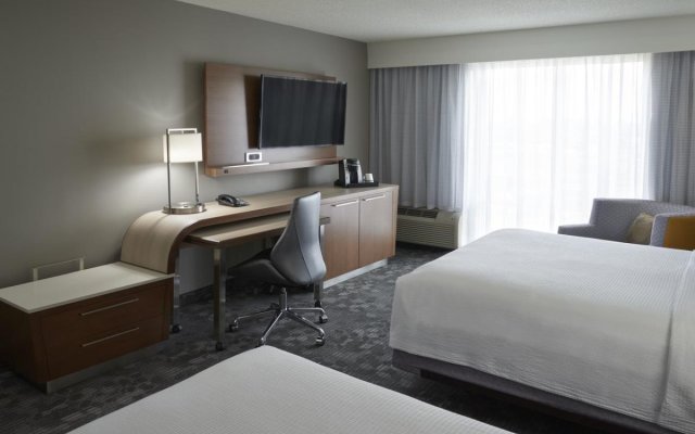 Courtyard by Marriott Toronto Airport