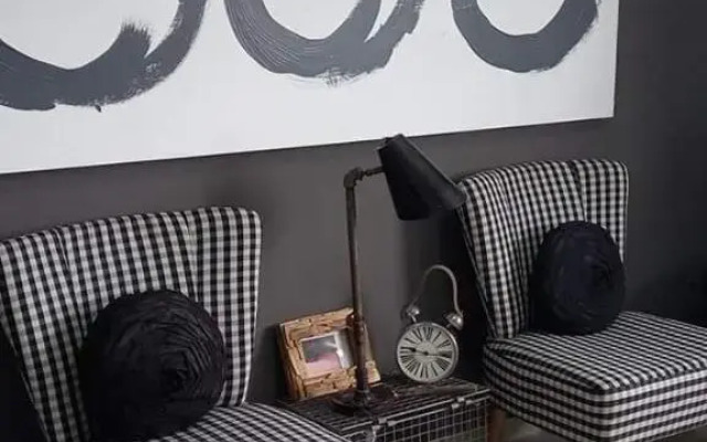 V's studio