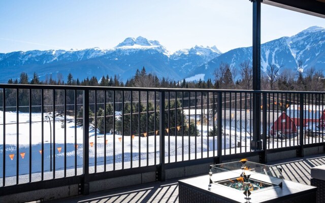 The Big Deck by Revelstoke Vacations