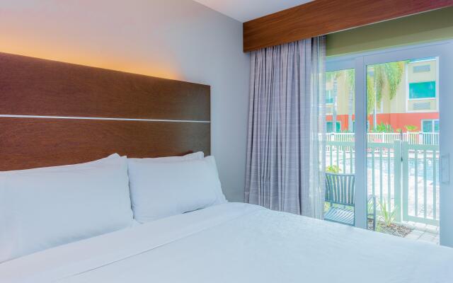 Holiday Inn Express & Suites Bradenton West by IHG