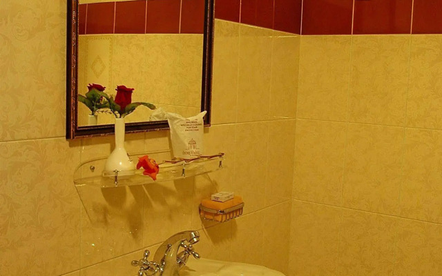 Hotel Sarang Palace