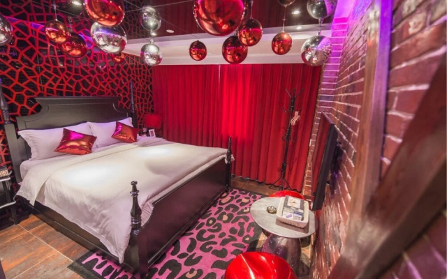 Love Of Swan Theme Hotel