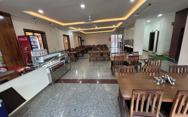 Hotel Ishwar Palace