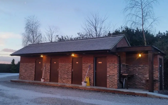 The Little Hide - Adult Only Camping Pods