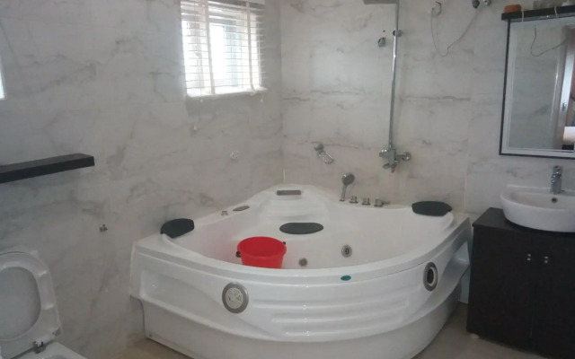 Orchid Suite & Apartment