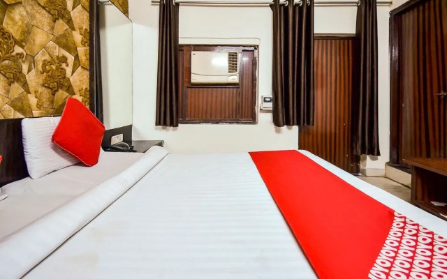 OYO 15933 Hotel V Square