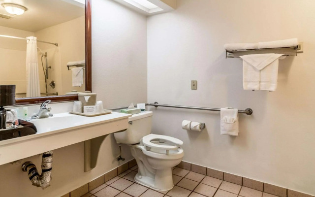 Quality Inn Fresno Near University