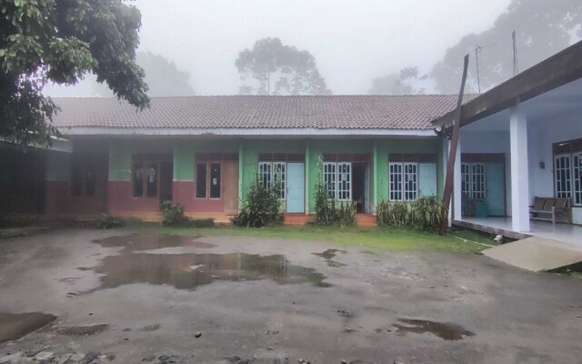 OYO 93394 Pondok Wisata Kurniawan 2NearWonogondang Camp ( Bumi Perkemahan Wonogondang )