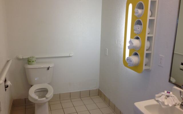 Motel 6 Rockford