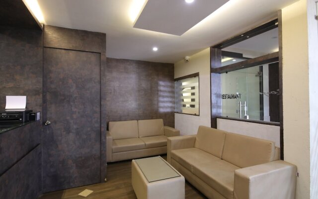 OYO 28093 Royal Sand