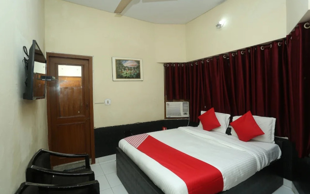 Capital O 15091 Gaurav Boarding House